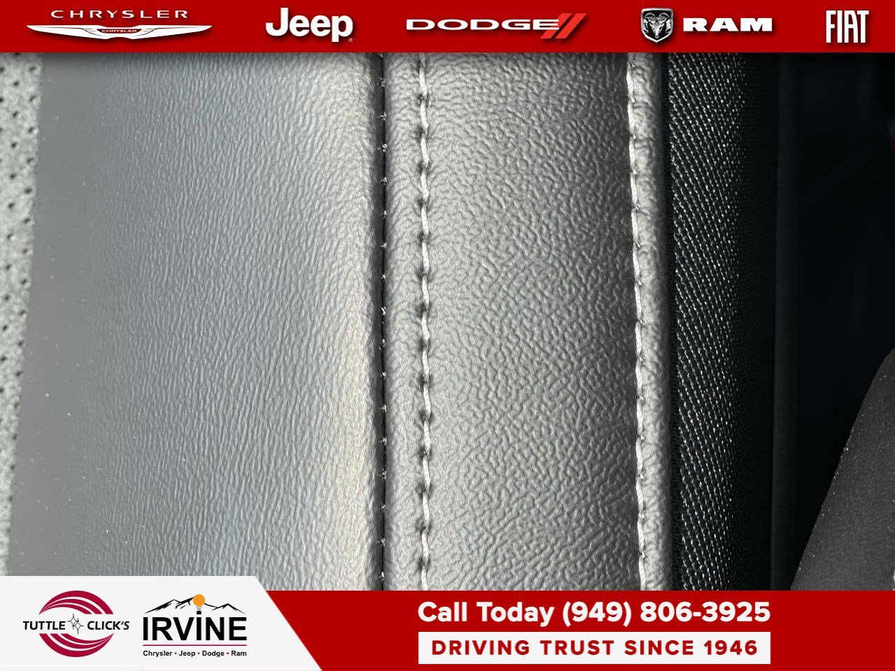 New 2026 Diamond Black Crystal Pearl-Coat Exterior Paint Jeep Laredo Altitude image 26