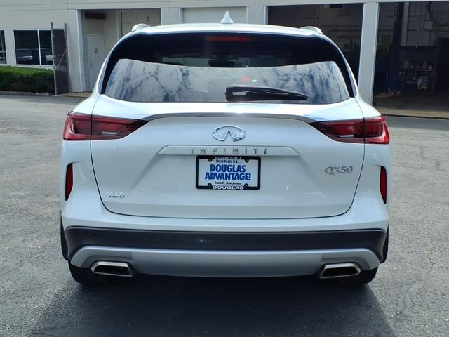 Used 2025 White INFINITI LUXE image 7