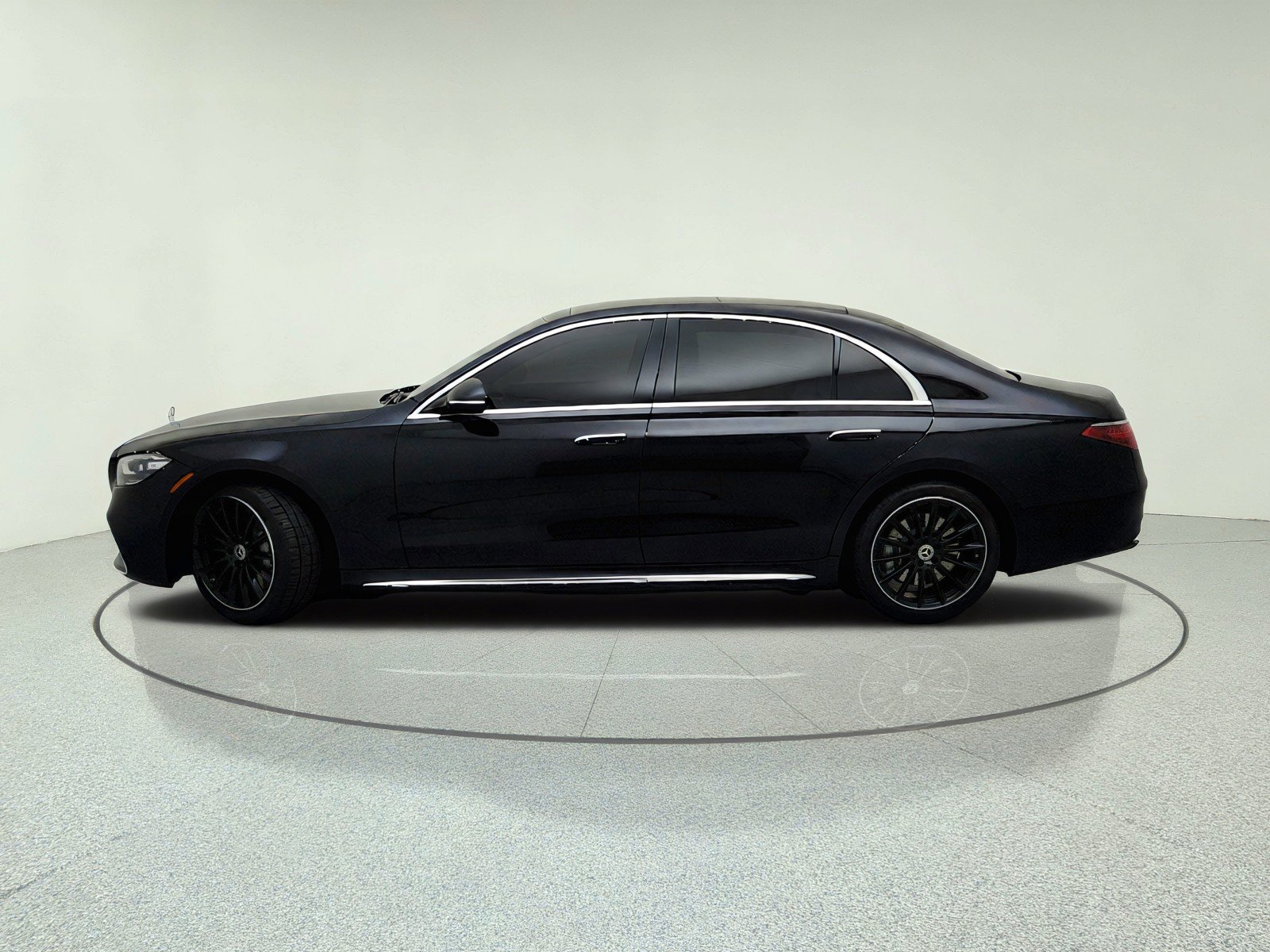 Certified Used 2026 Obsidian Black Metallic Mercedes-Benz S 580 image 14