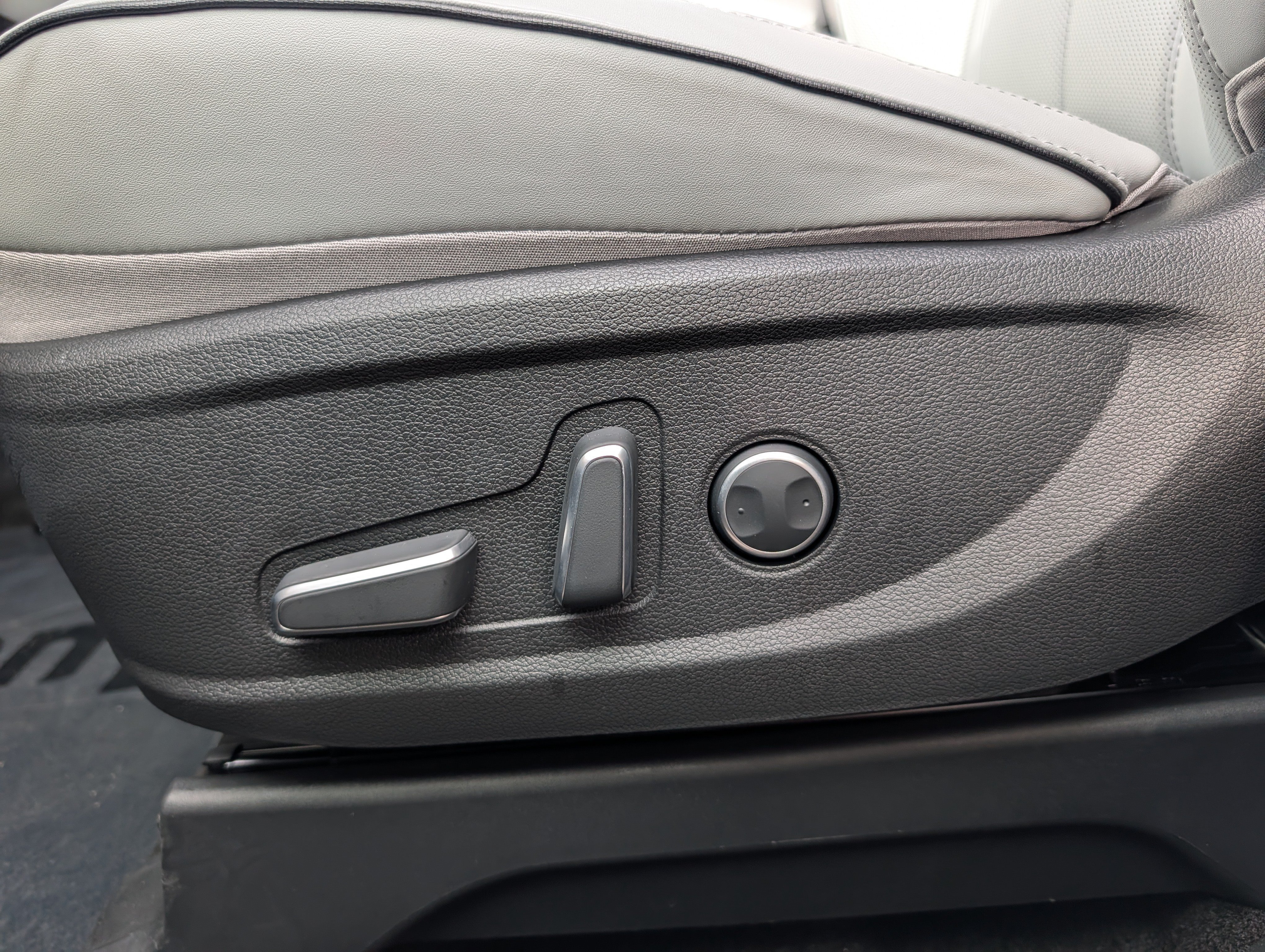 Certified Used 2025 Typhoon Silver Hyundai SEL image 20