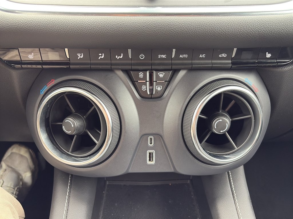 Used 2025 Summit White Chevrolet 2LT image 25