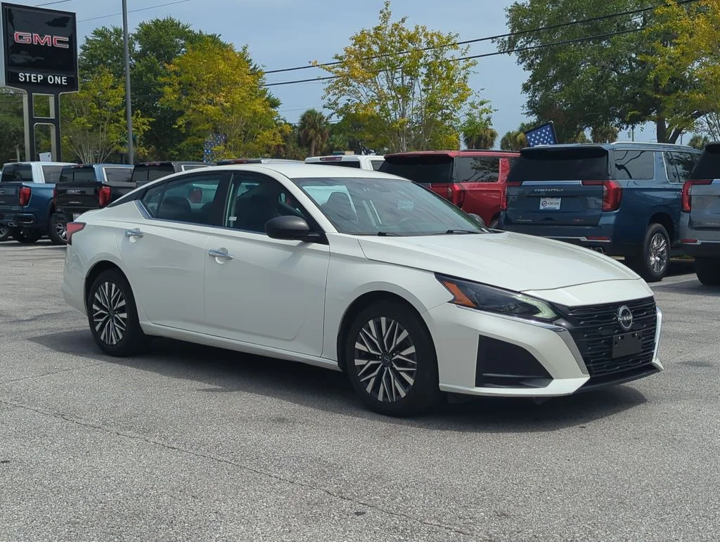 Used 2024 White Nissan 2.5 SV image 8