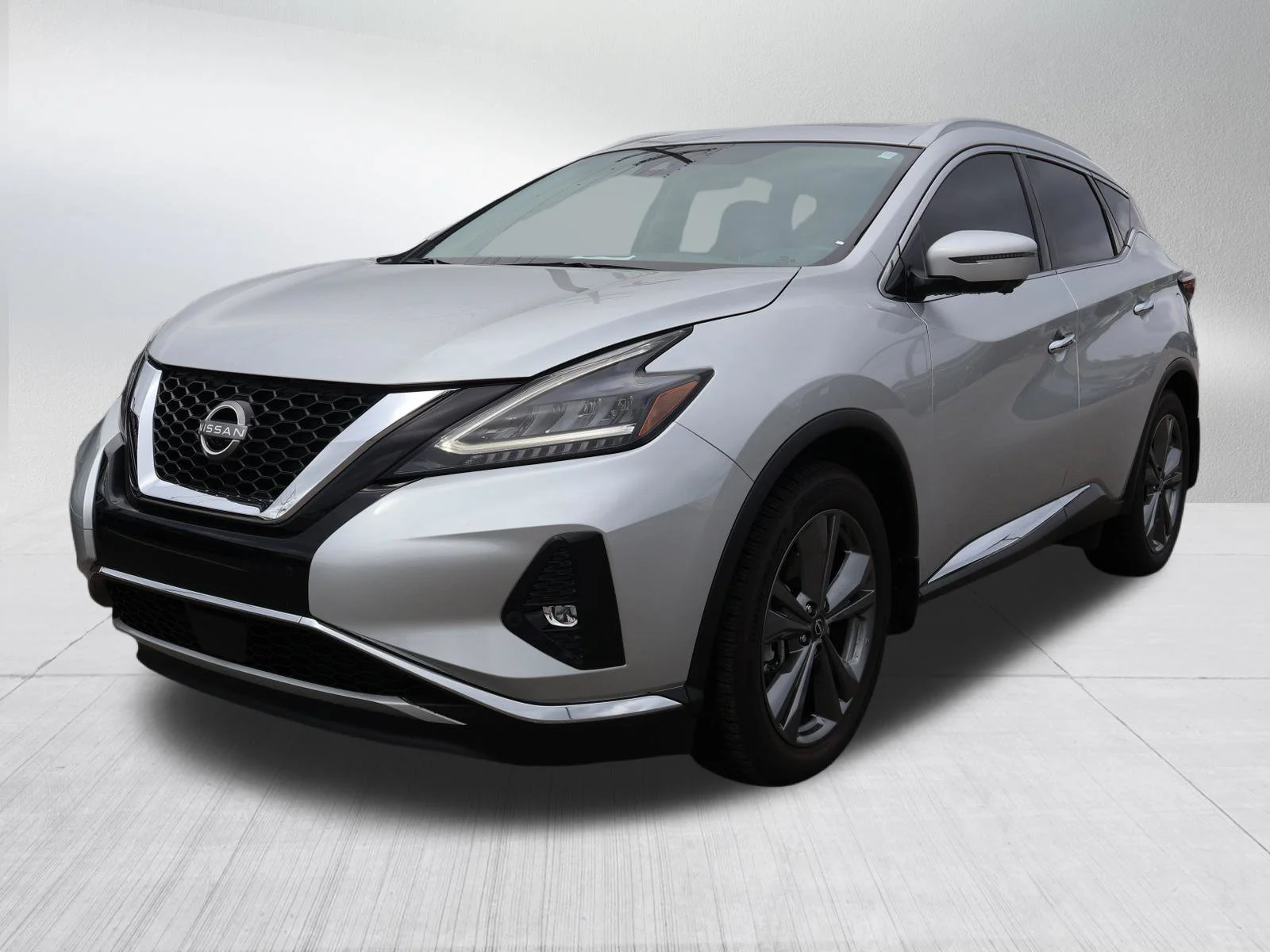 Used 2023 Brilliant Silver Metallic Nissan Platinum image 3