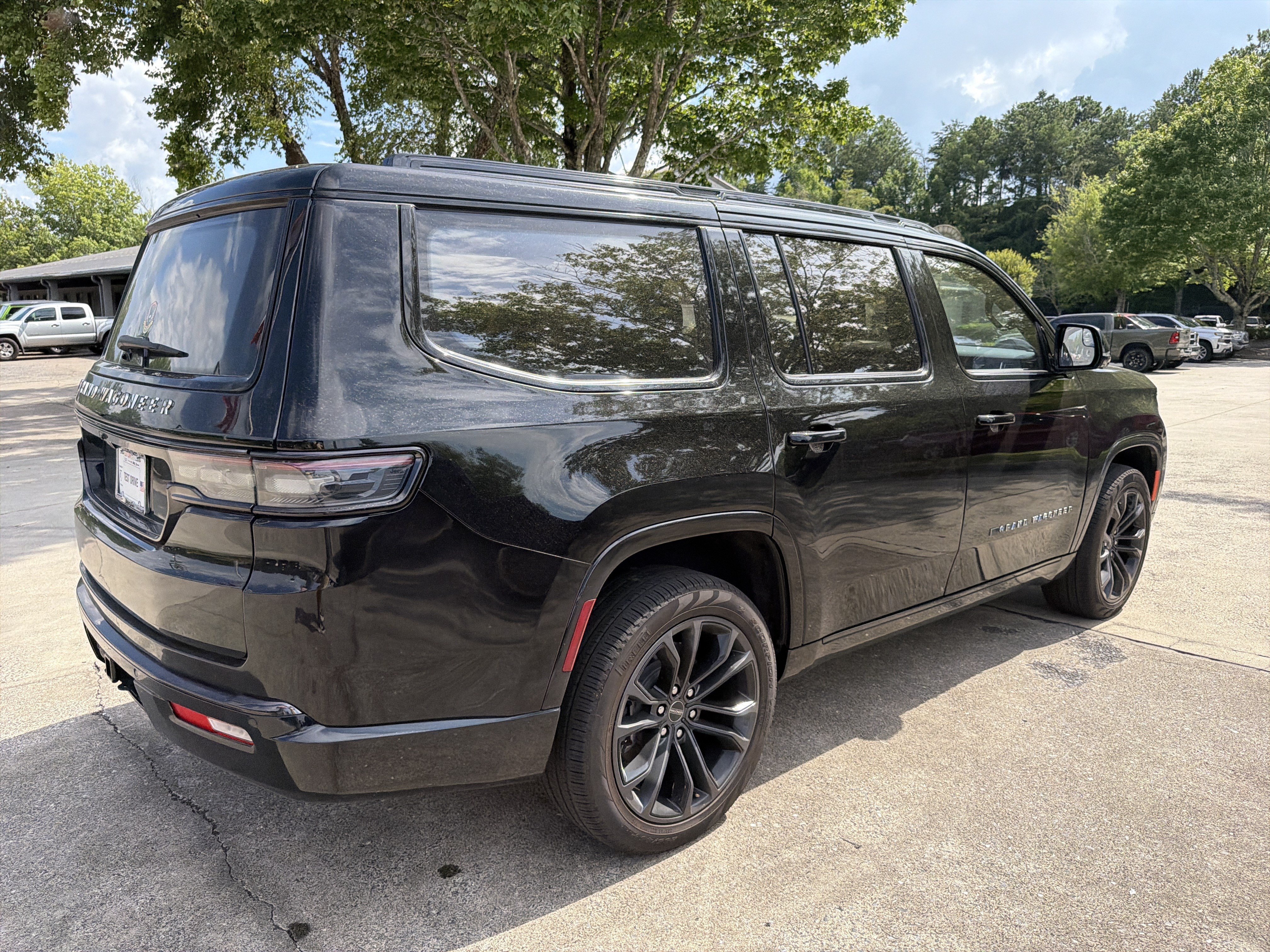 Used 2024 Diamond Black Crystal Pearlcoat Jeep Series III Obsidian image 7