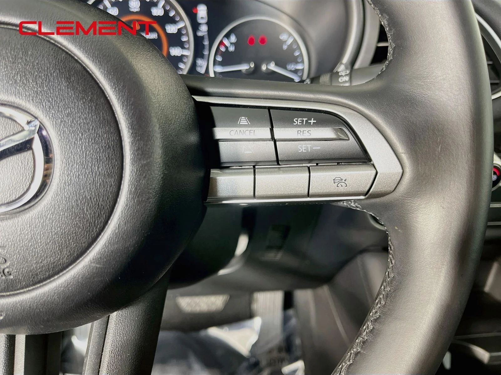 Used 2021 White Mazda Select image 15