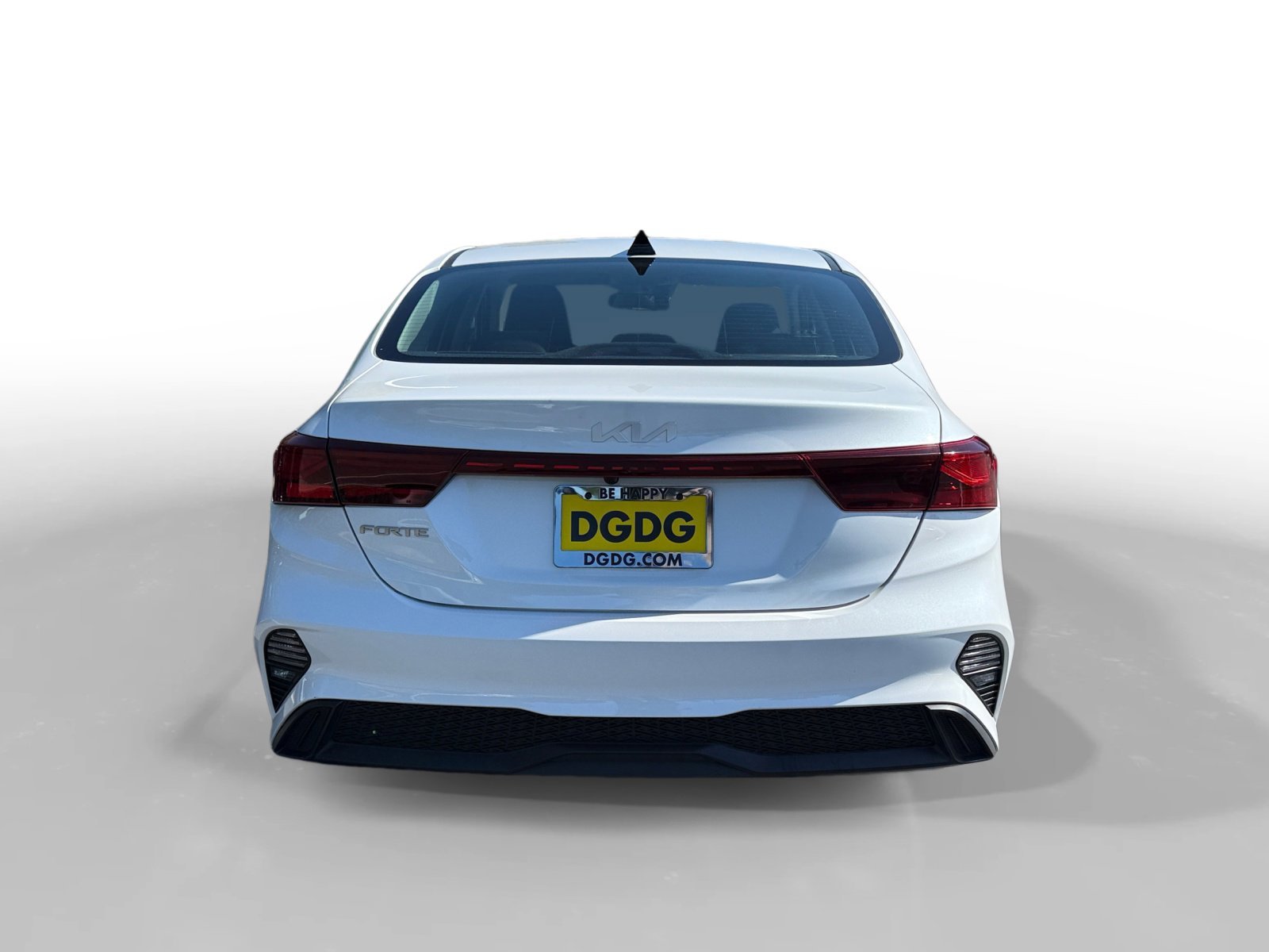 Used 2022 Snow White Pearl Kia LXS image 4