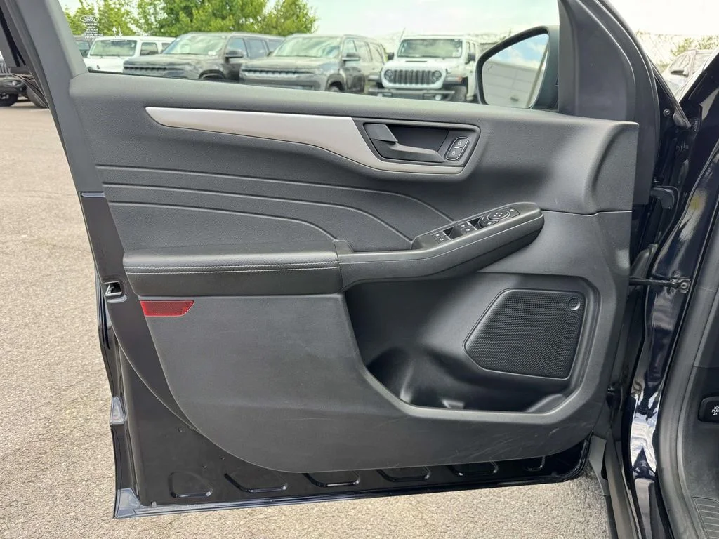 Used 2021 Blue Ford S image 26