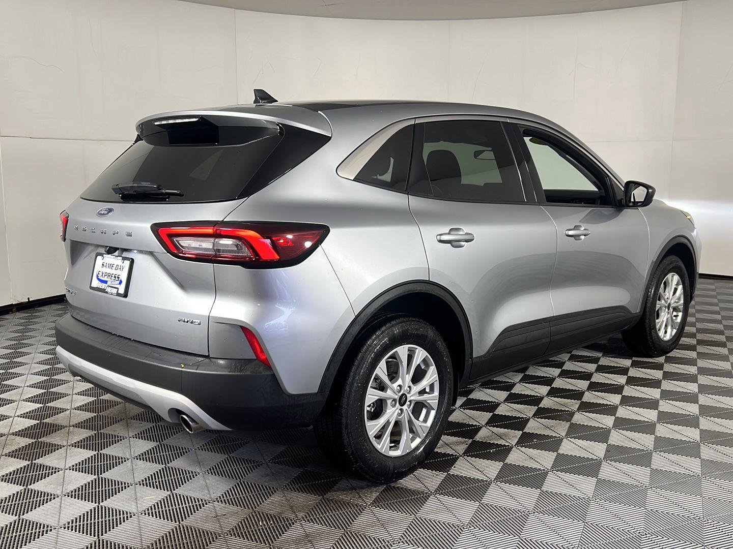 Used 2023 Iconic Silver Ford Active image 10