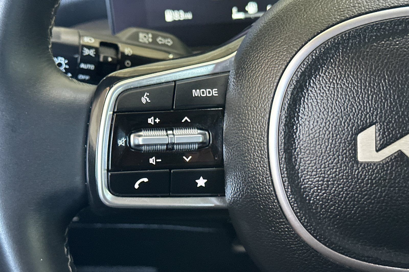 Used 2024 White Kia X-Line SX image 27