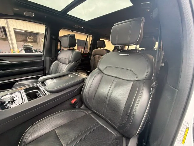 Used 2022 White Jeep Series II image 22