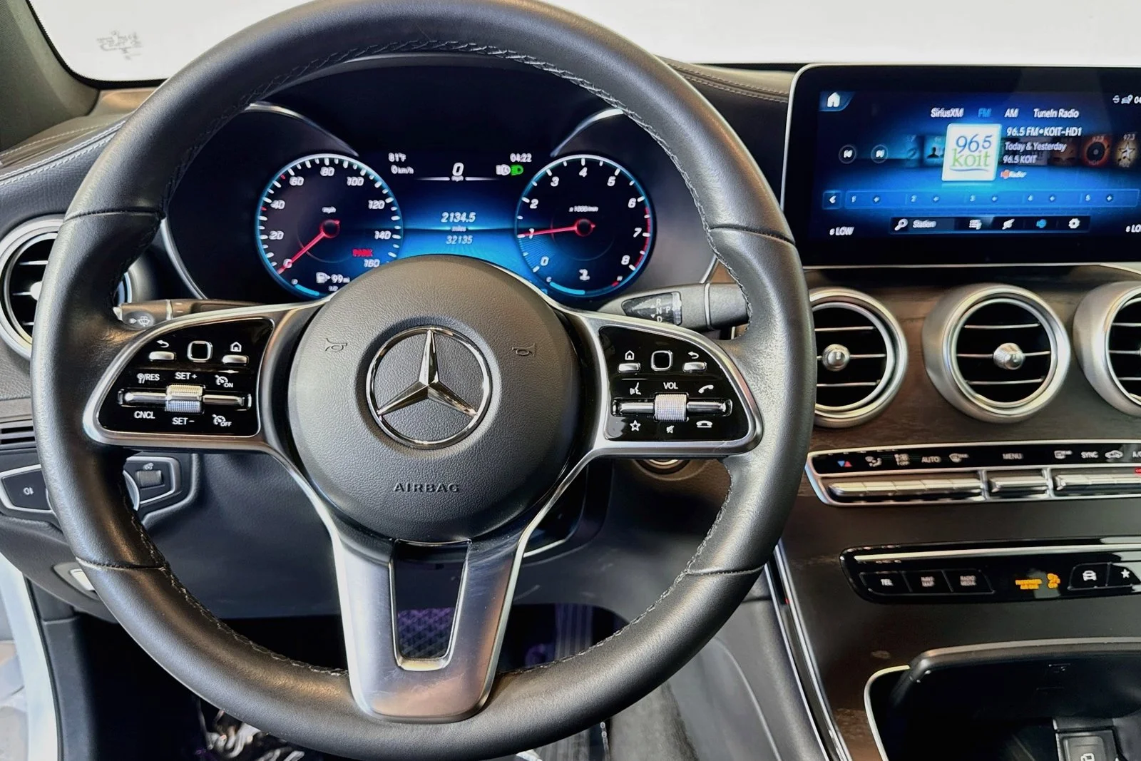Used 2023 Polar White Mercedes-Benz GLC 300 image 11