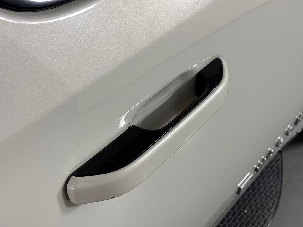 Used 2022 White Jeep Series II image 12