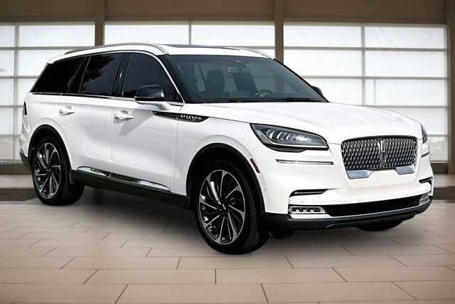 Used 2021 White Lincoln Reserve image 12
