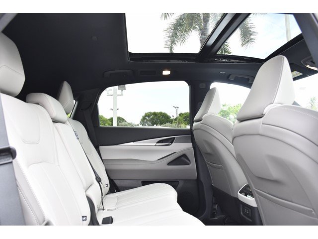 New 2027 GRAPHITE SHADOW INFINITI Luxe AWD image 28