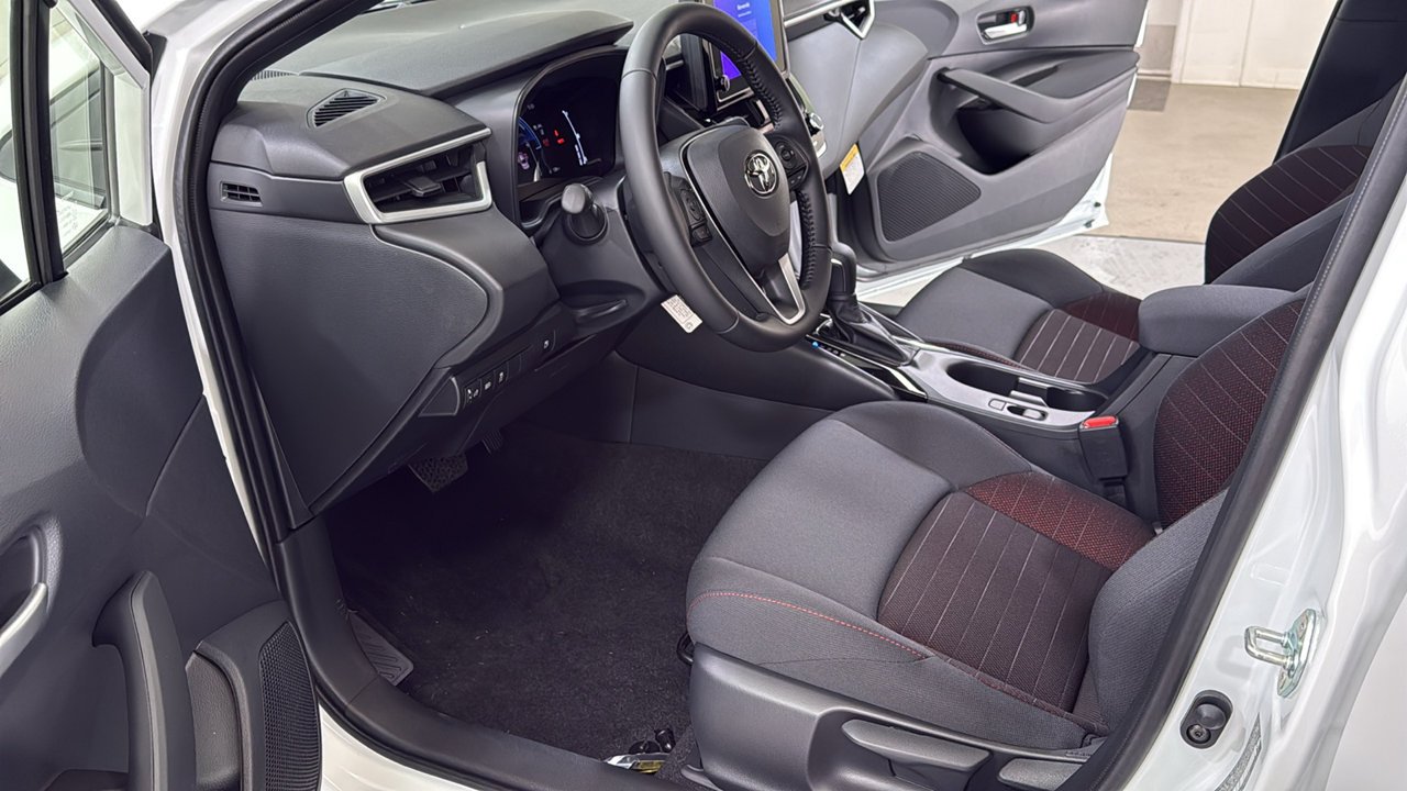 New 2027 Wind Chill Pearl <sup>1</sup> Toyota  SE image 12