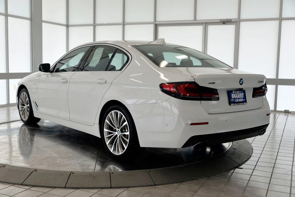 Used 2021 White BMW 530e iPerformance image 6
