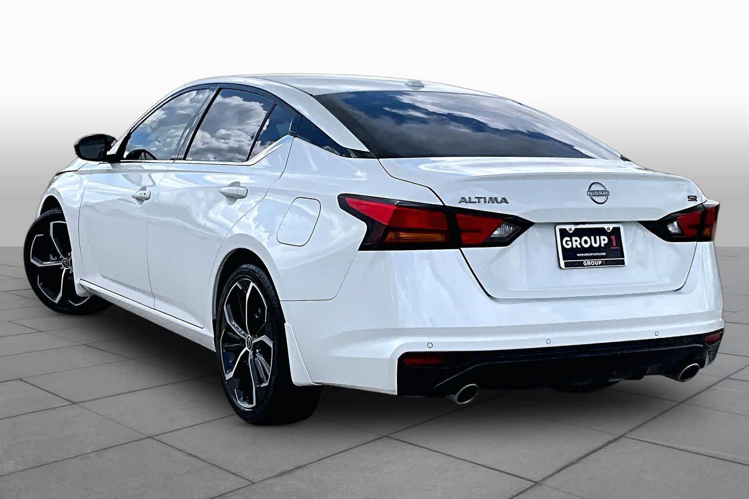 Used 2024 Pearl White Tricoat Nissan 2.5 SR image 11