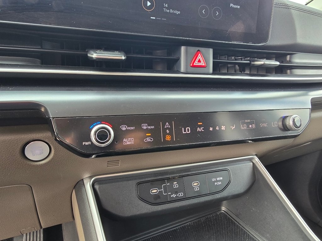 Used 2025 Aurora Black Pearl Kia LXS image 23