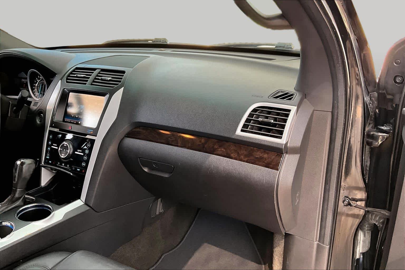 Used 2014 Tuxedo Black Metallic Ford Limited image 19