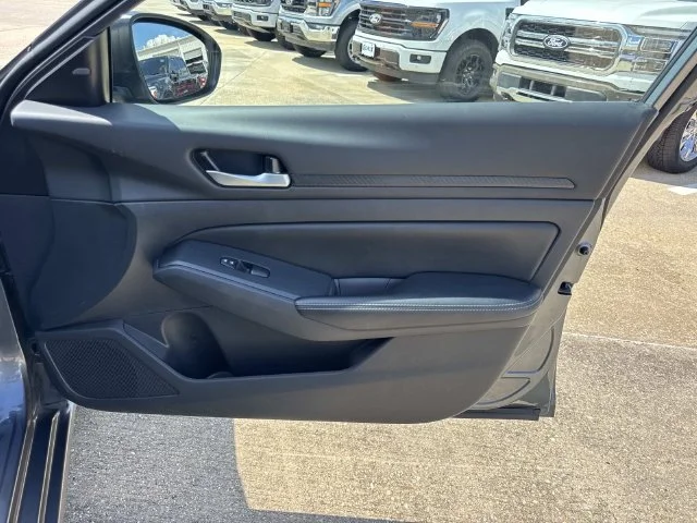 Used 2025 Gray Nissan 2.5 SV image 37