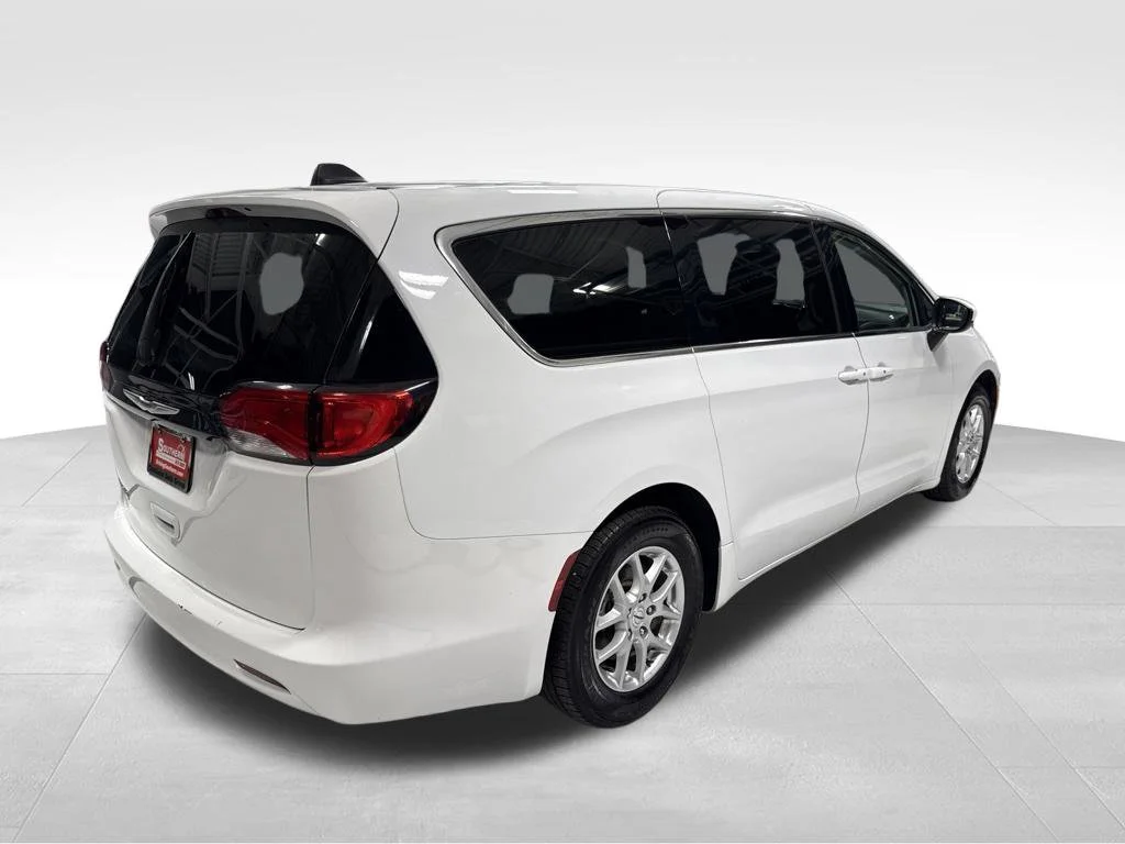 Used 2022 White Chrysler LX image 8