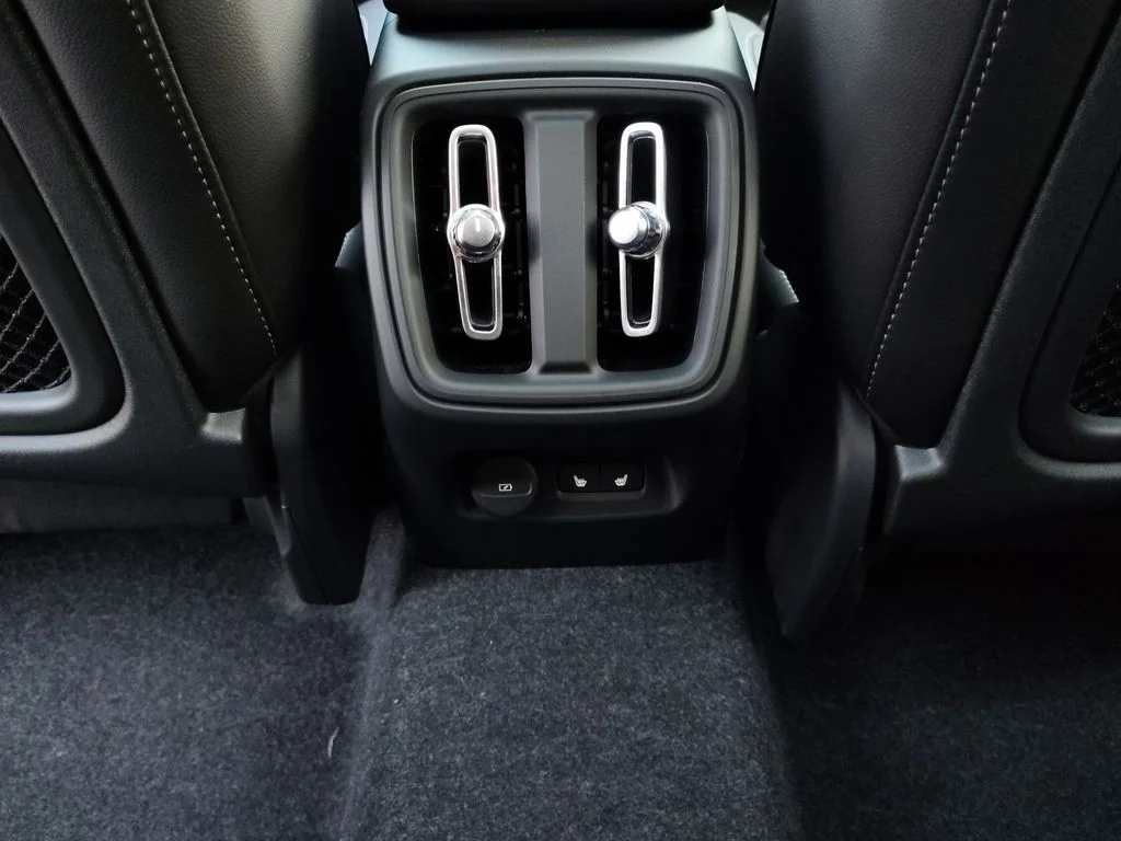 2026 Volvo XC40 Plus - Photo 27