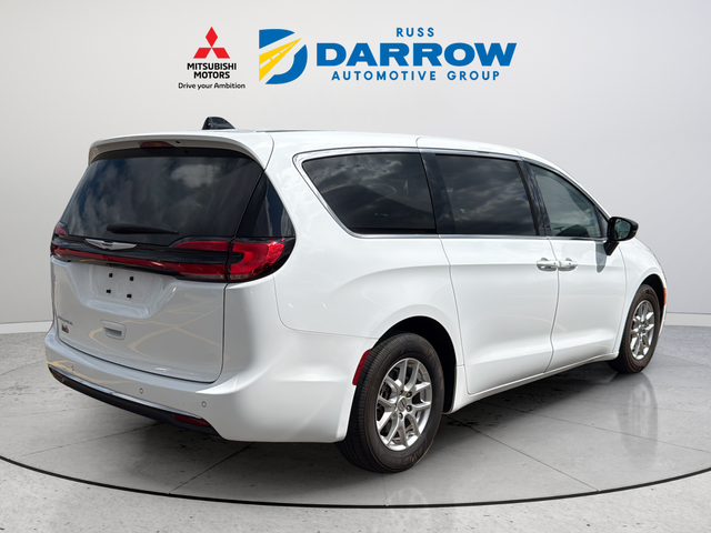 Used 2024 White Chrysler Touring L image 5
