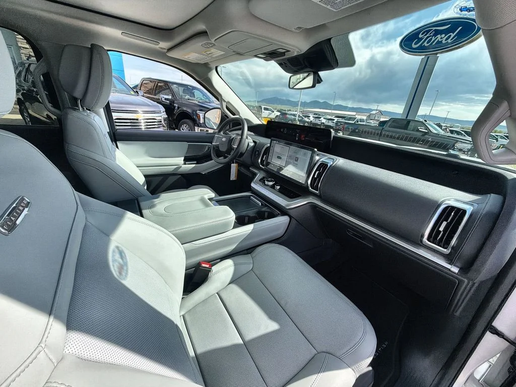 New 2026 Star White Metallic Tri-Coat Ford MAX Platinum® image 12