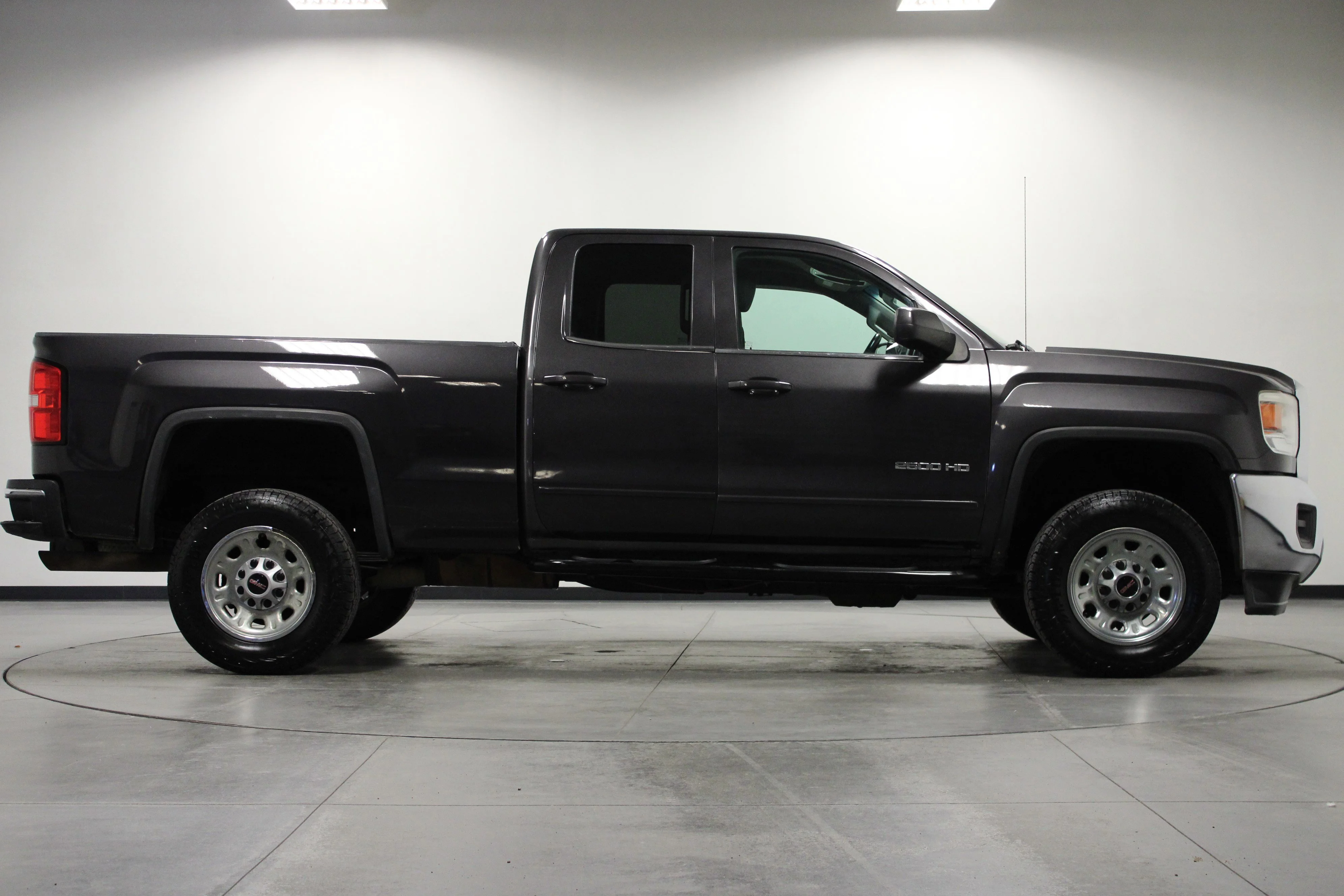 Used 2015 Iridium Metallic GMC SLE image 3