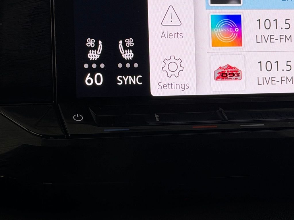 2025 Volkswagen Atlas Cross Sport SE w/Tech - Photo 16
