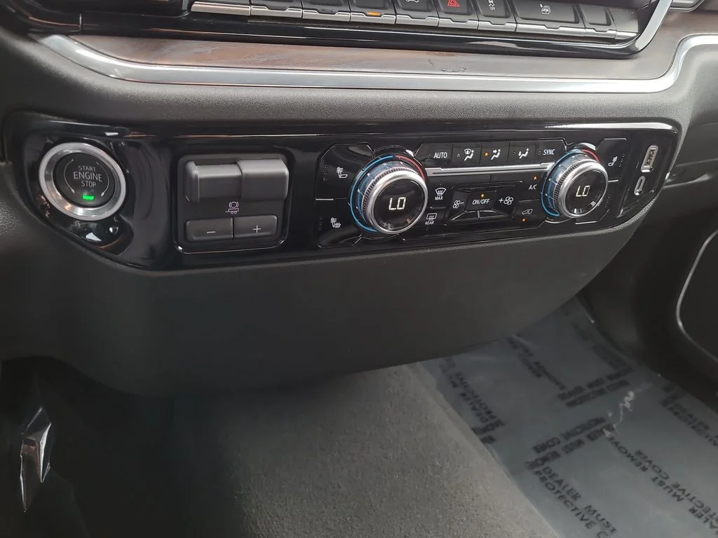 Used 2025 White GMC SLT image 25
