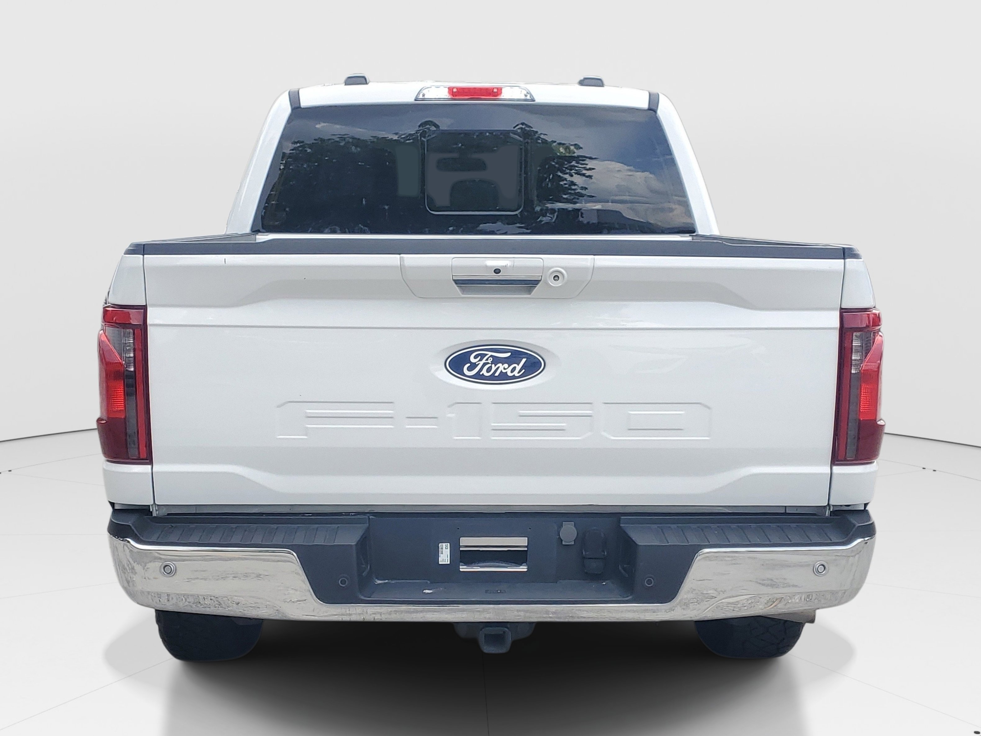 Used 2024 Oxford White Ford XLT image 6