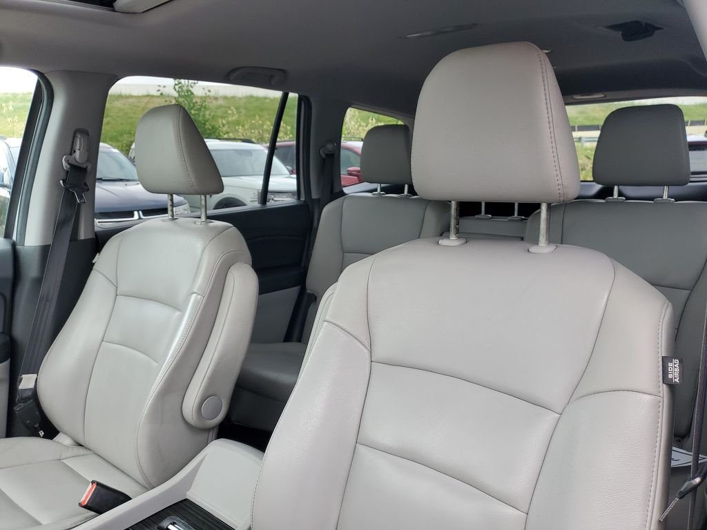 Used 2016 Lunar Silver Metallic Honda EX-L image 13