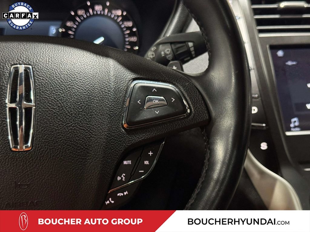 Used 2019 White Platinum Metallic Tri-Coat Lincoln Reserve image 16
