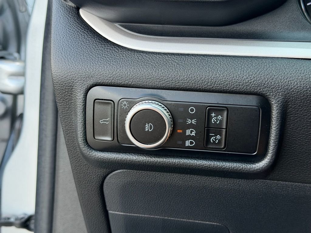 Used 2023 Silver Ford XLT image 29