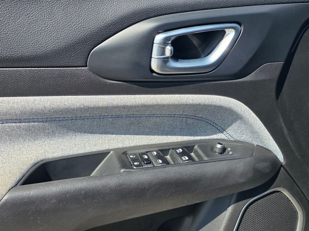 Certified Used 2024 Gray Jeep Latitude image 14