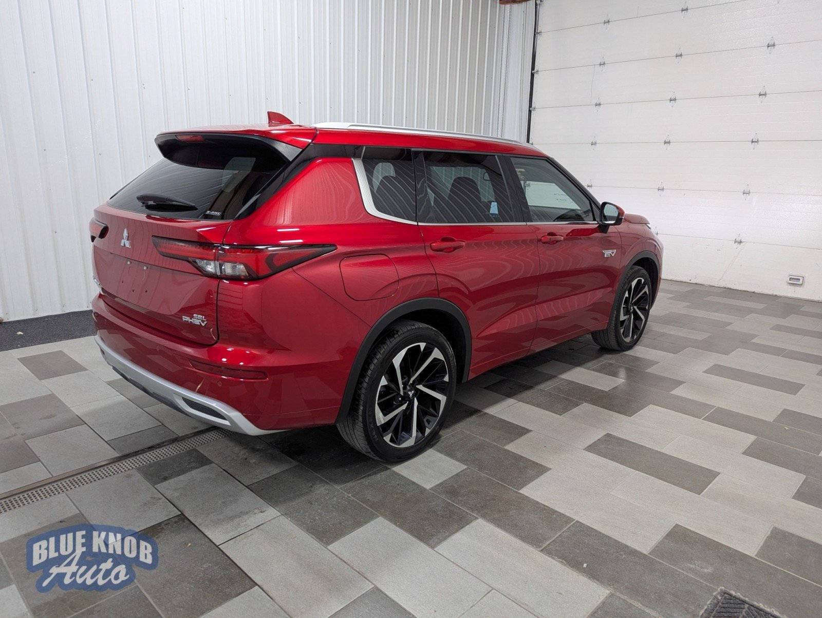 2023 Mitsubishi Outlander PHEV SEL photo 3