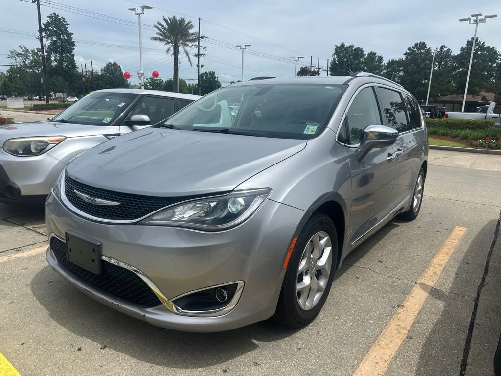 Used 2020 Silver Chrysler Limited image 1