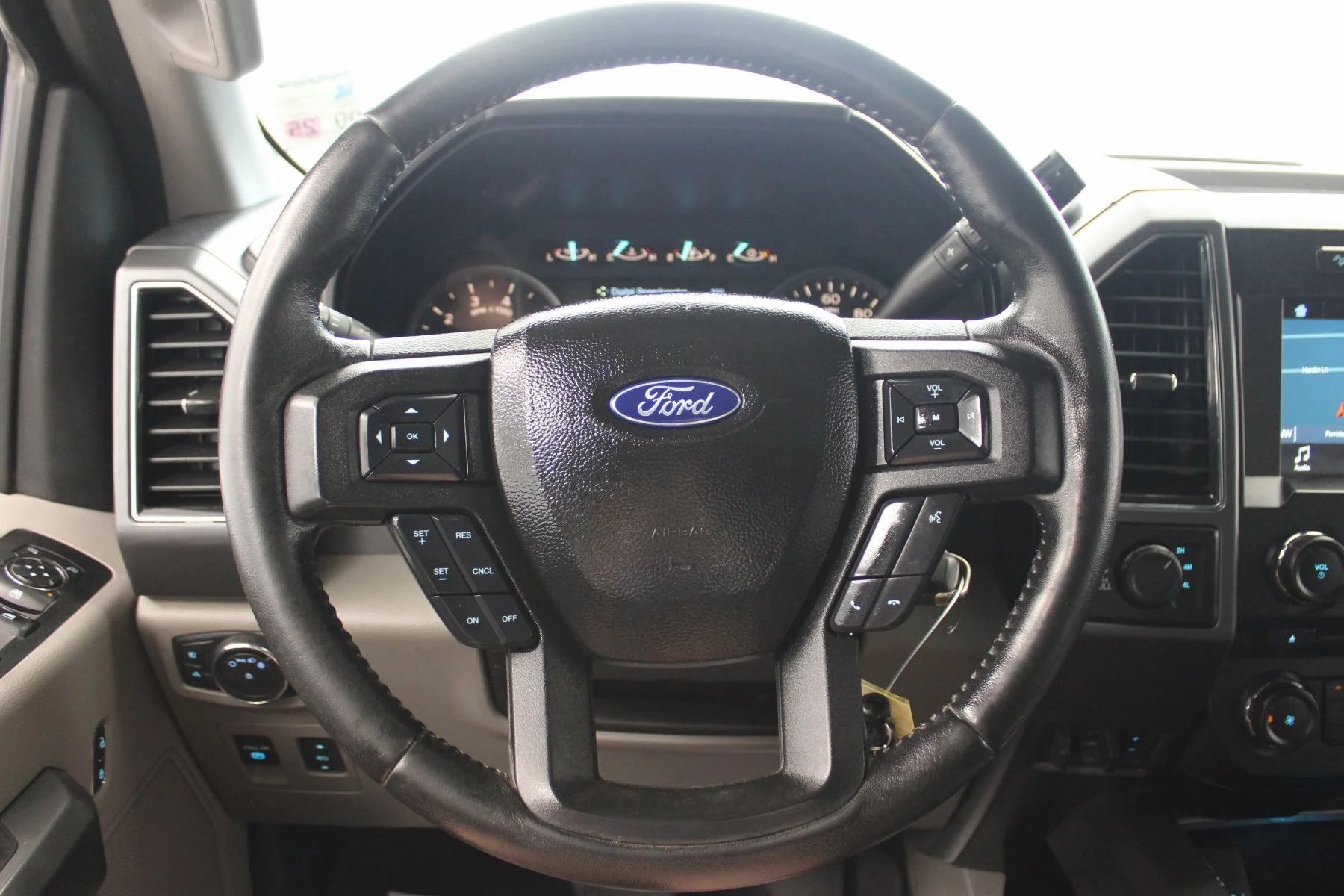Used 2018 SHADOW BLACK Ford XLT 4X4  SUPER CREW BOX 4X4 image 8