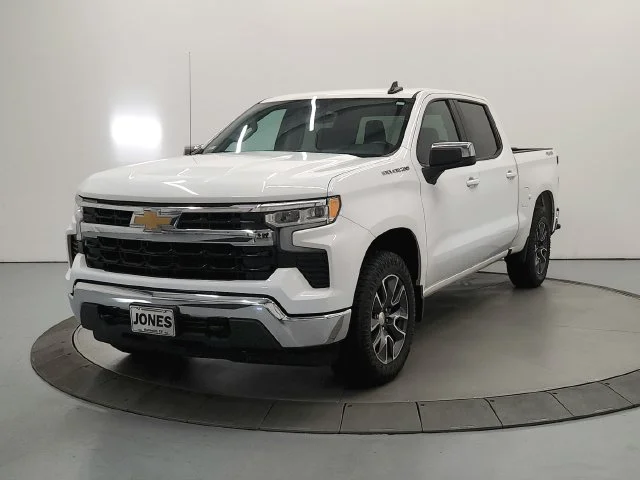 Used 2023 White Chevrolet LT image 4
