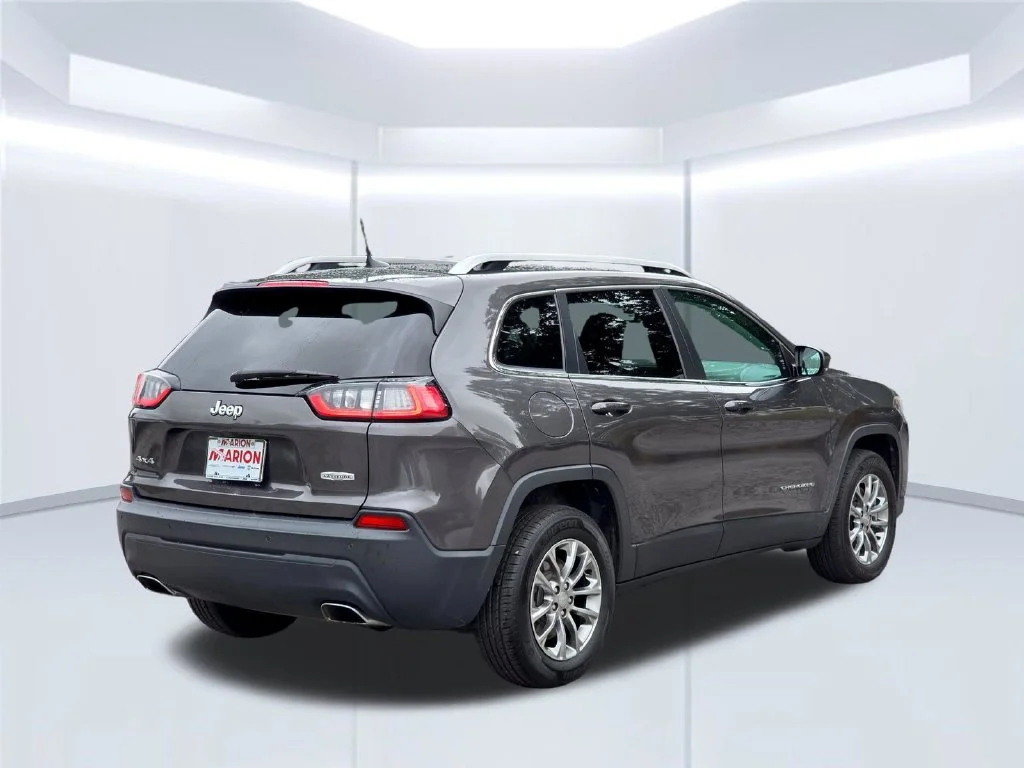 Used 2019 Gray Jeep Latitude Plus image 18