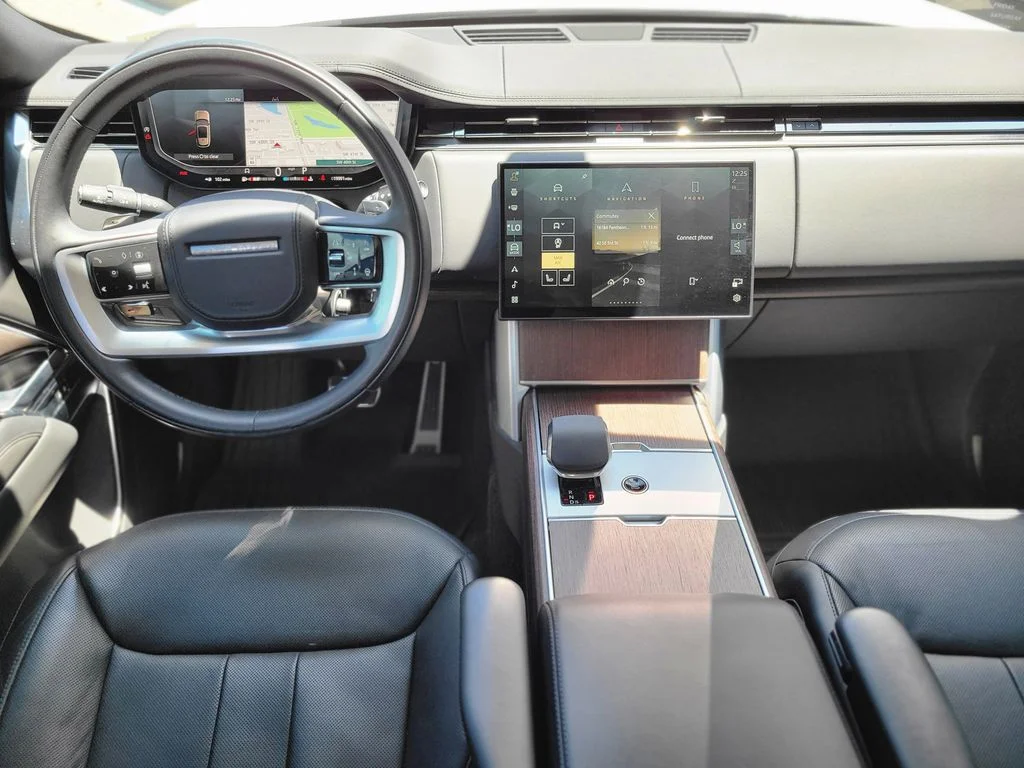 Used 2024 White Land Rover SE image 13
