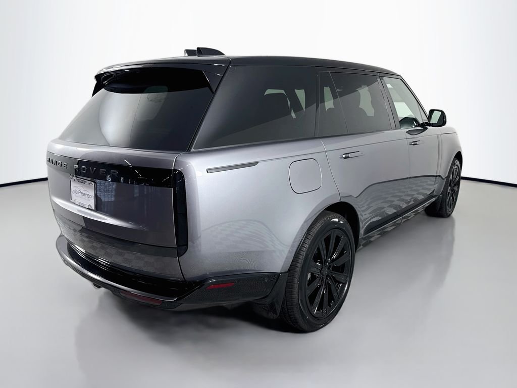 New 2026 Eiger Grey Land Rover SE image 9