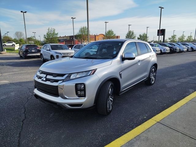 Used 2025 Silver Mitsubishi 2.0 ES image 3