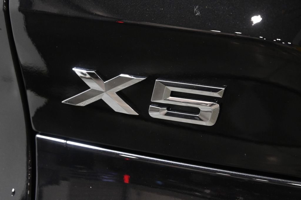 New 2026 Black Sapphire Metallic BMW xDrive40i image 39