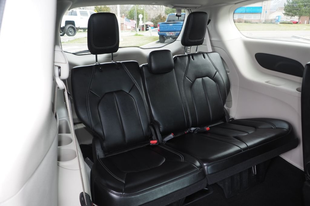 Used 2024 Black Chrysler Touring L image 18