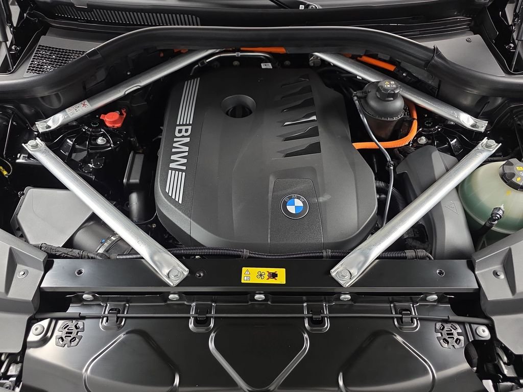 New 2026 Black Sapphire Metallic BMW xDrive50e image 30