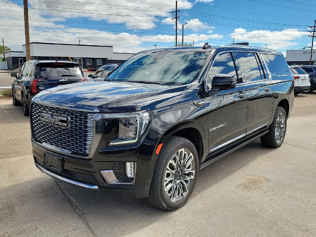Used 2024 Onyx Black GMC Denali Ultimate image 5