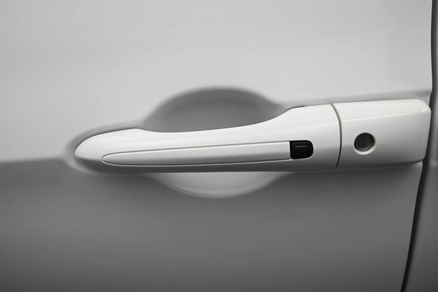 New 2026 Bright White Clear-Coat Exterior Paint Chrysler Select image 17
