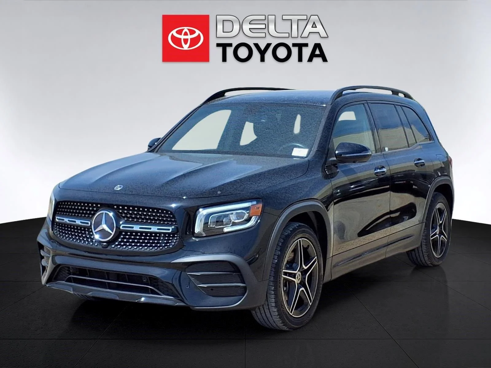 Used 2023 Night Black Mercedes-Benz GLB 250 image 1